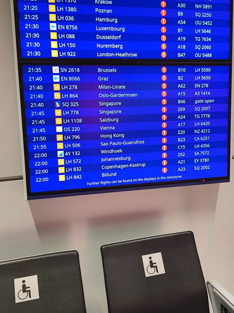 Tag 1 - Auf ins Abenteuer - wie der Hobbit airport frankfurt abflugtafel