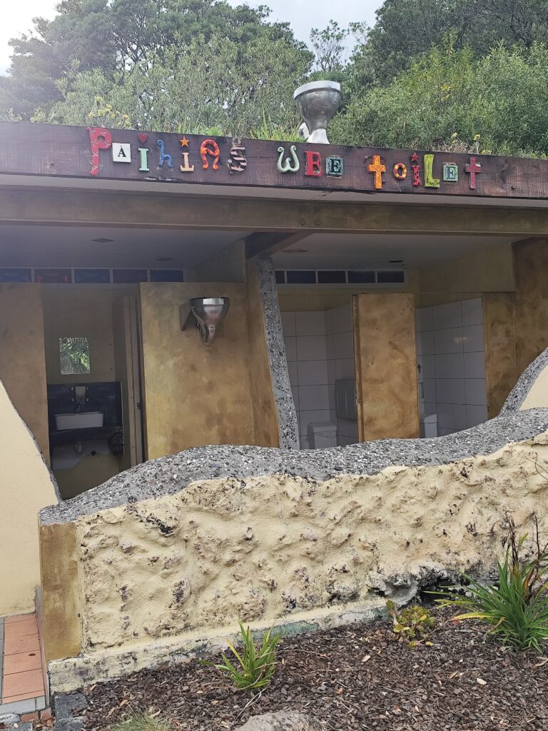 Tag 4 - Paihia und die kleine Insel Russel öffentliche toilette in paihia